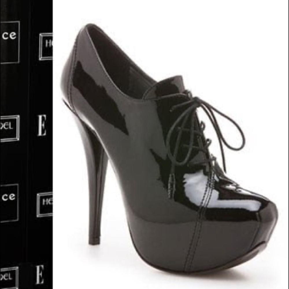 Stuart Weitzman x Julianne Hough